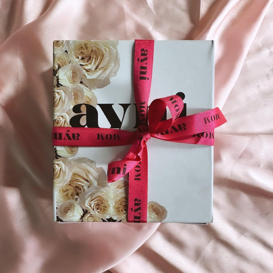 SET AYNI MOM